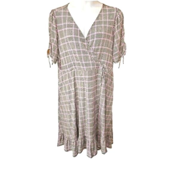 TORRID PLUS SIZE Purple, Black & White Plaid Wrap Dress 3X - Picture 2 of 16